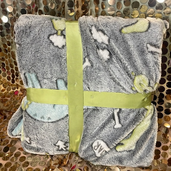 Dinosaur Throw Blanket - Picture 4 of 5